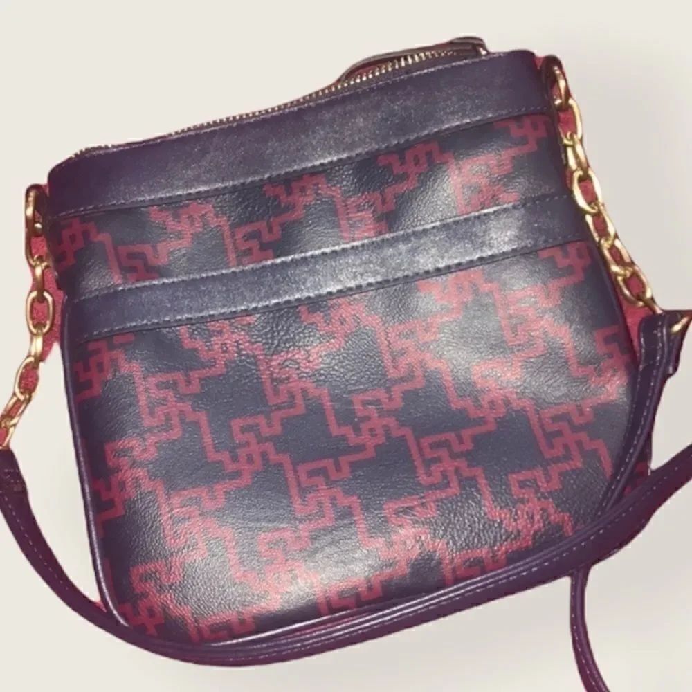 Cute Merona Navy and Red Crossbody!